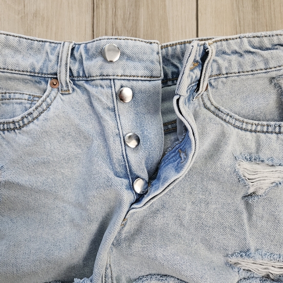 H&M High-waisted Jean Shorts - Picture 2 of 5